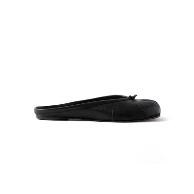 MAISON MARGIELA TABI SPLIT-TOE LEATHER SLIPPERS  MAISON MARGIELA TABI SPLIT-TOE LEATHER SLIPPERS